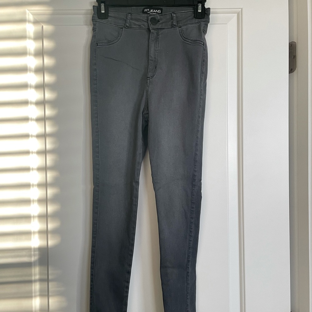 High Waisted Grey Fit Jeans. Never worn